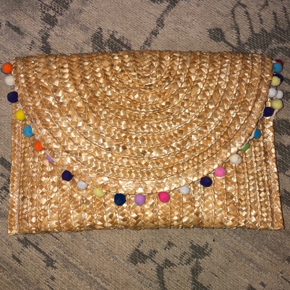 Straw pom clutch
